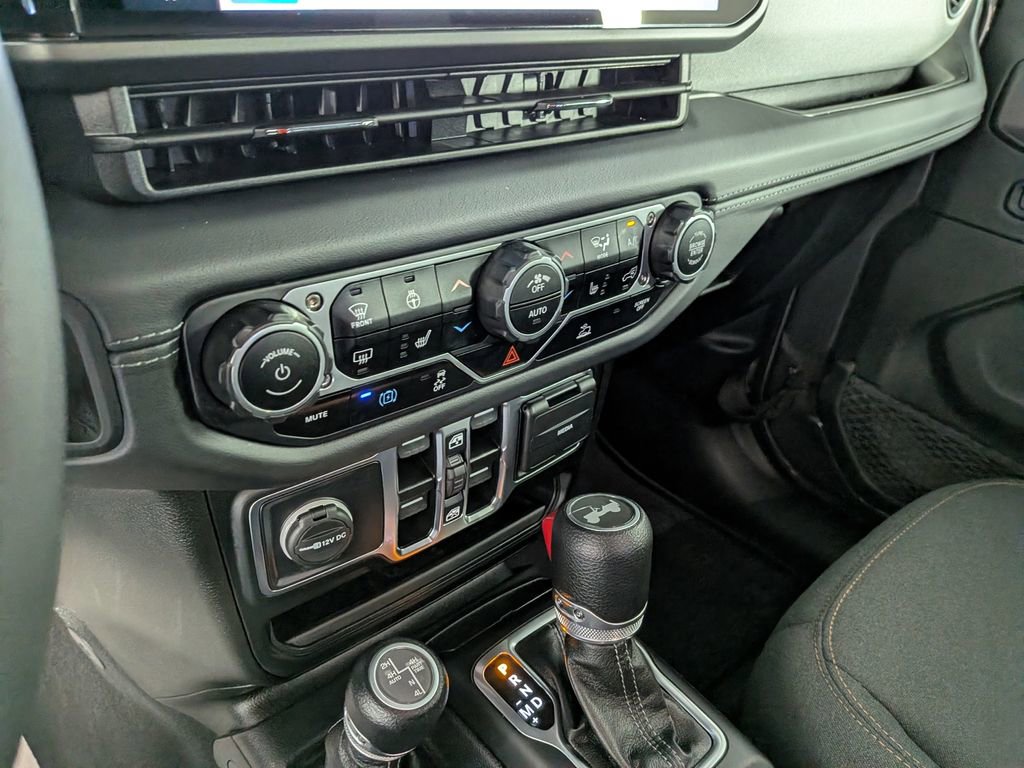 Certified 2025 Jeep Wrangler Unlimited Sahara image 27