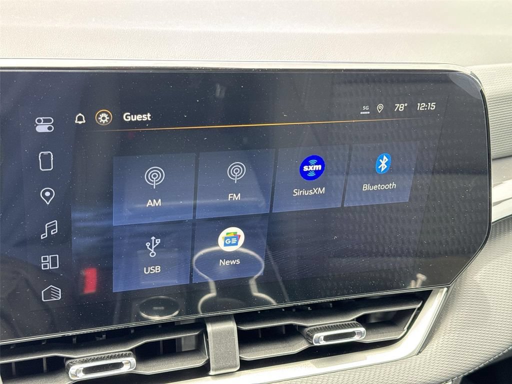 New 2026 Chevrolet Equinox LT w/ Safety and Technology Package FWD image 17