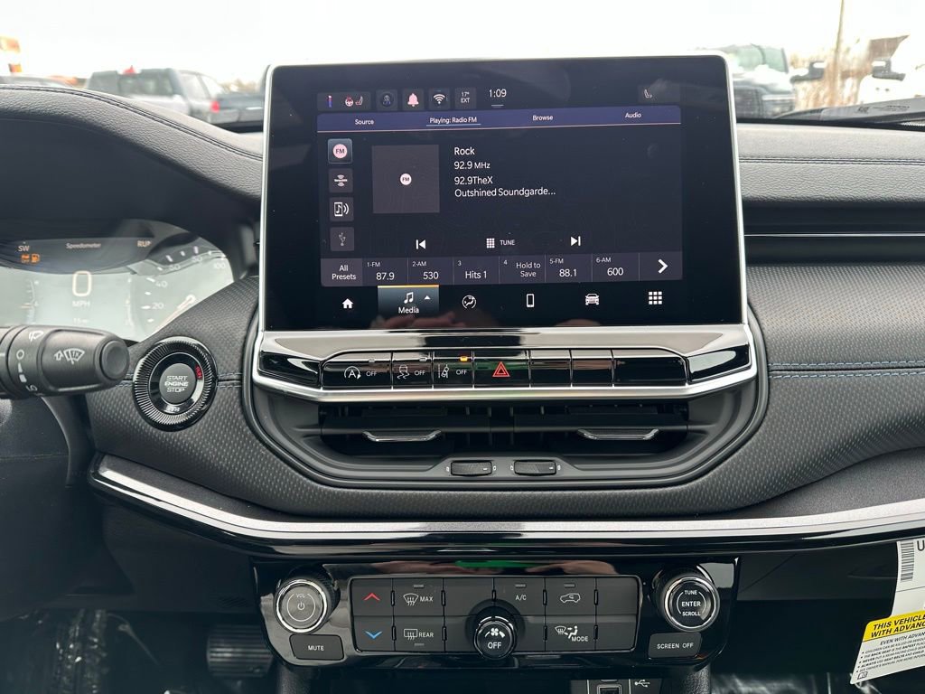 New 2026 Jeep Compass Latitude AWD/4WD image 20