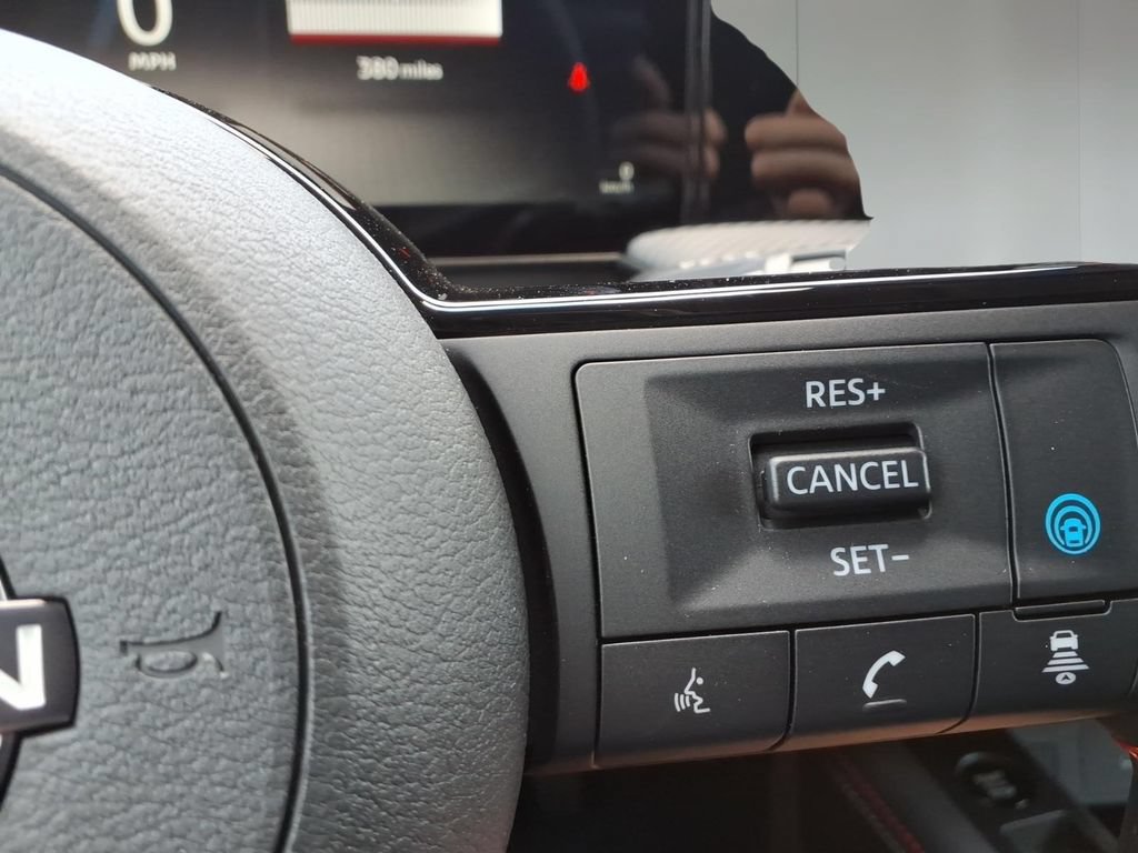 New 2026 Nissan Kicks SR w/ Cold Weather Package FWD image 18