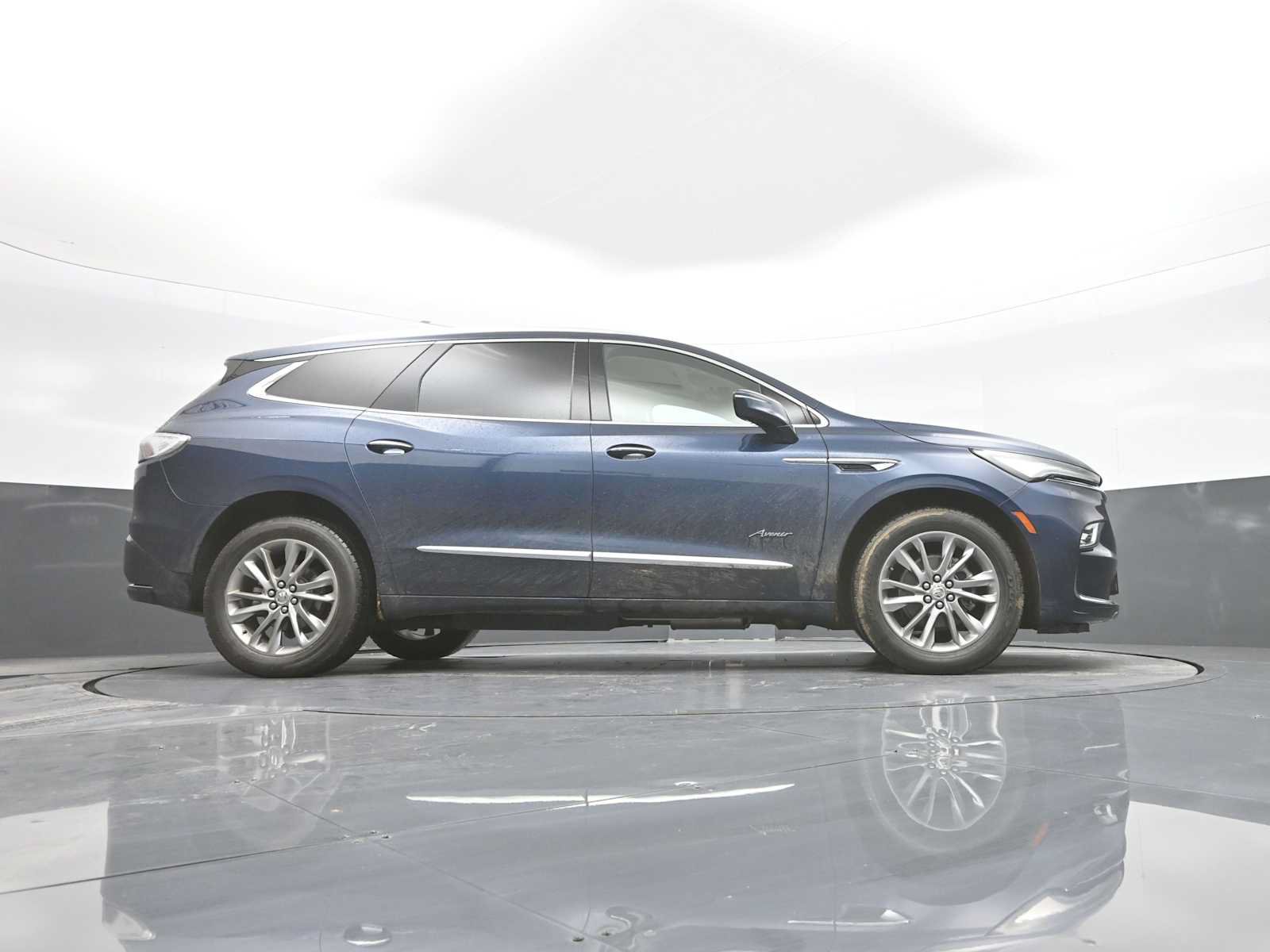 Used 2024 Buick Enclave Avenir w/ Avenir Technology Package AWD/4WD image 44