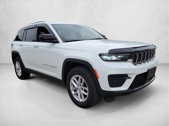 Used 2024 Jeep Grand Cherokee Laredo X w/ Luxury Tech Group I AWD/4WD image 3