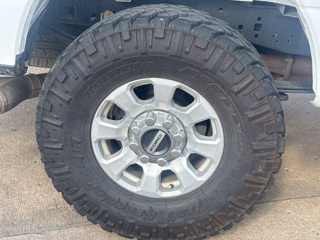 Used 2023 Ford F250 XLT AWD/4WD image 3