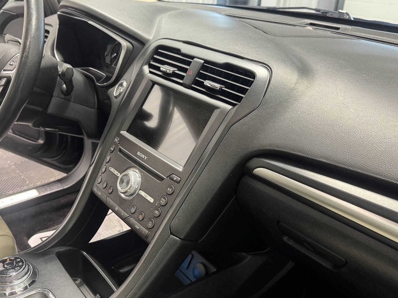 Used 2017 Ford Fusion Energi Titanium FWD image 21