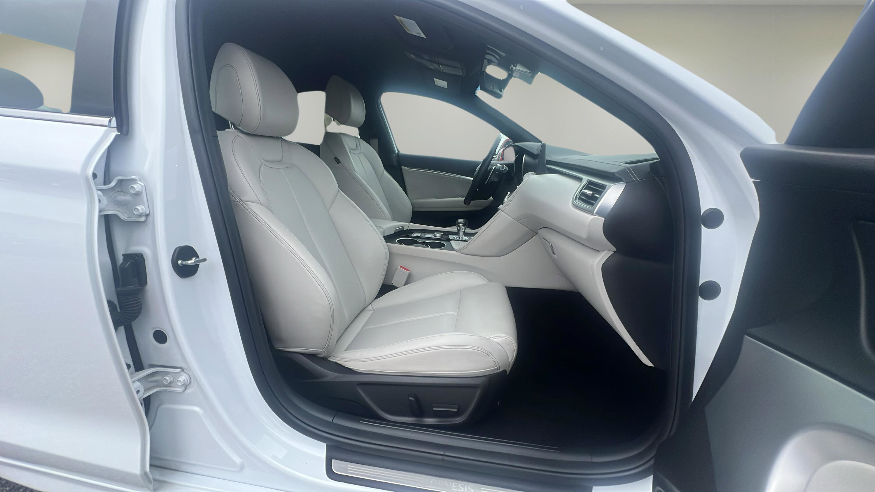 Used 2024 Genesis G70 2.5T image 12