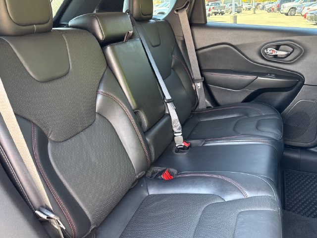 Used 2021 Jeep Cherokee Trailhawk AWD/4WD image 21