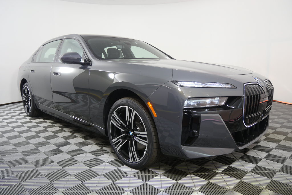 New 2026 BMW 750e xDrive w/ Executive Package AWD/4WD image 2