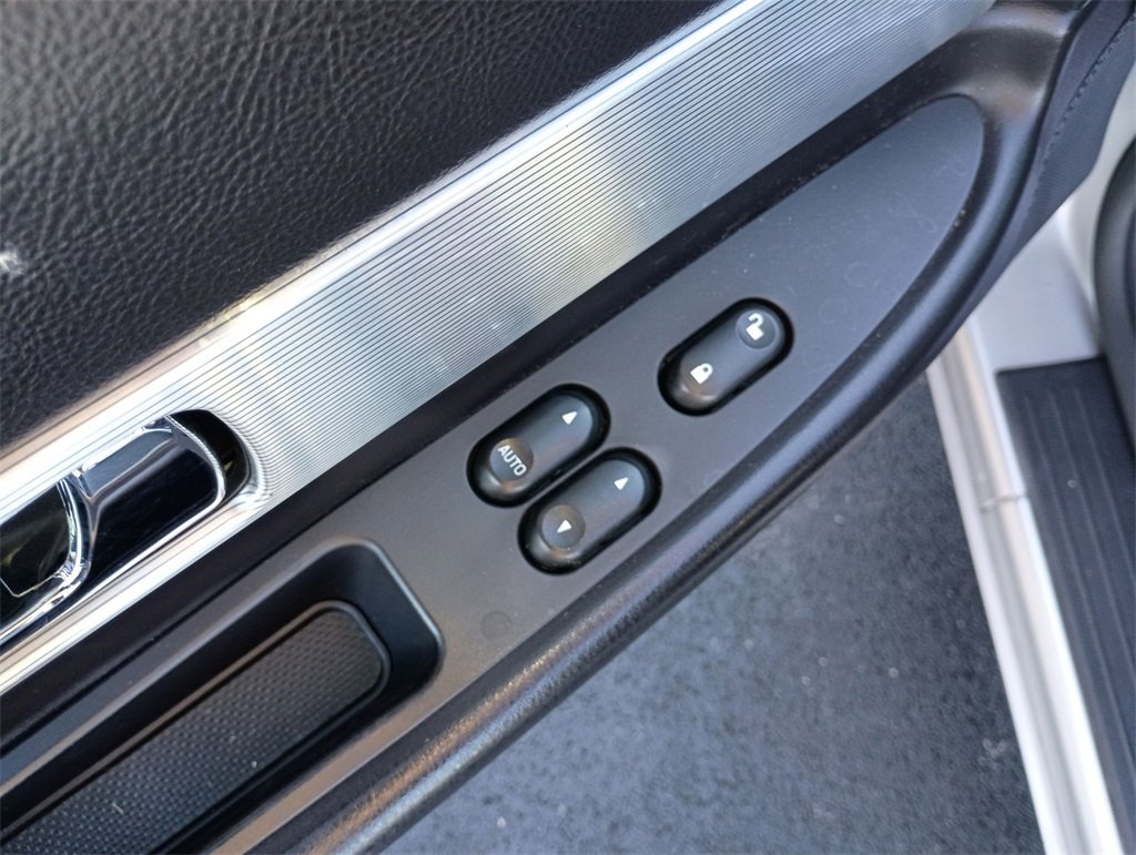 Used 2004 Ford Thunderbird image 19