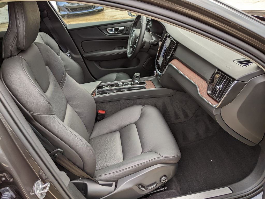 Certified 2025 Volvo V60 B5 Cross Country Plus image 22