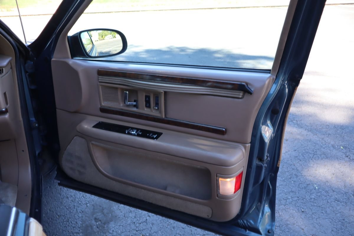 Used 1996 Buick Roadmaster Estate RWD image 27