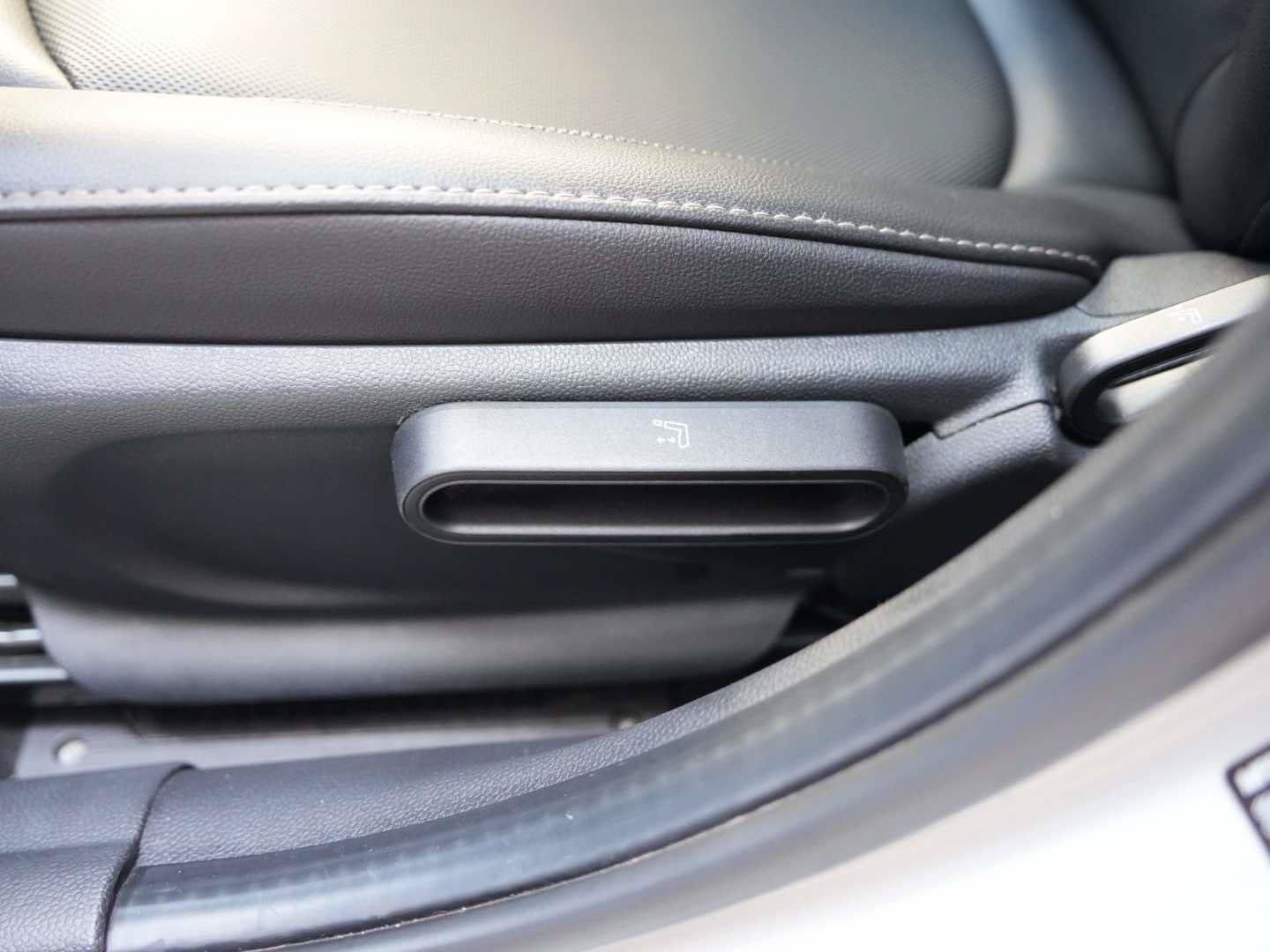 Used 2019 MINI Cooper 4-Door Hardtop FWD image 16