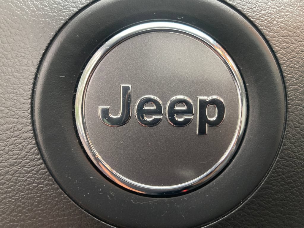 Used 2023 Jeep Cherokee Altitude Lux w/ Elite Group AWD/4WD image 29