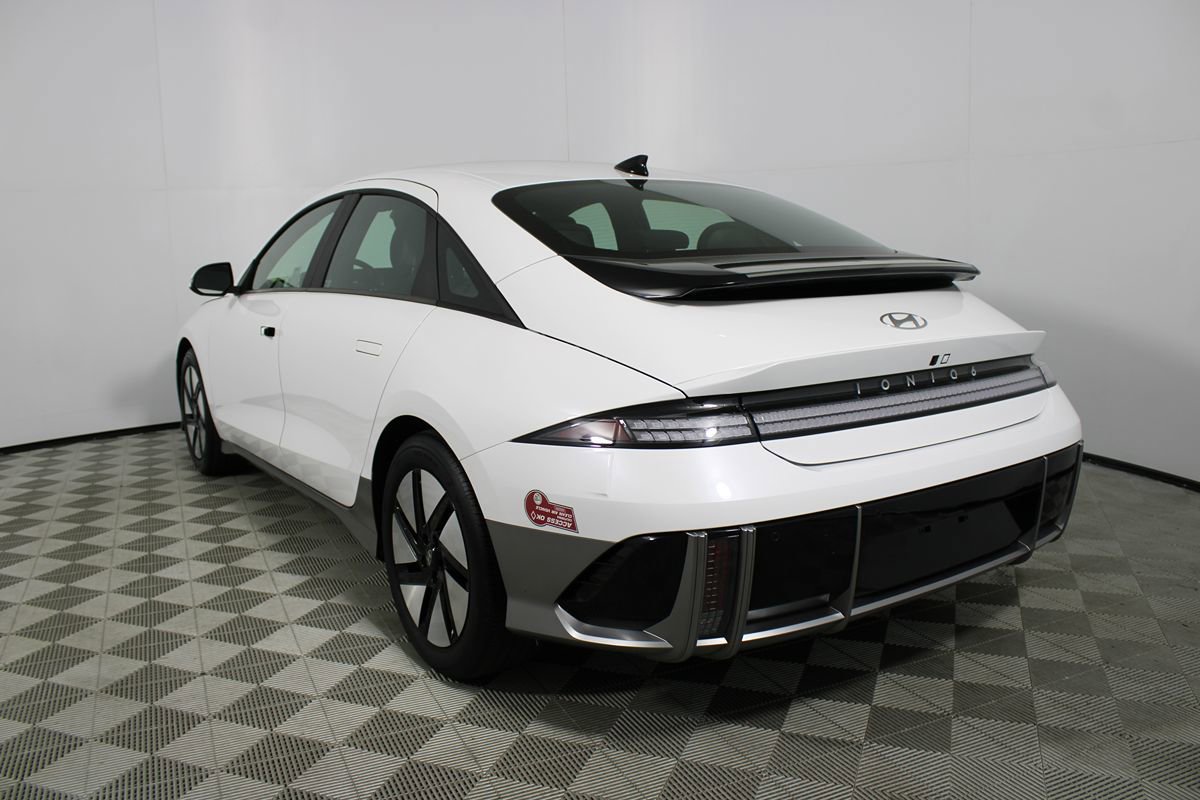 Used 2024 Hyundai Ioniq 6 SE RWD image 29