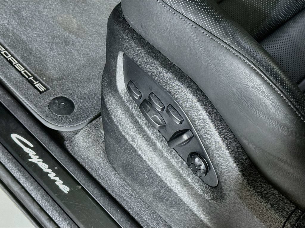 Certified 2026 Porsche Cayenne E-Hybrid Coupe AWD/4WD image 27
