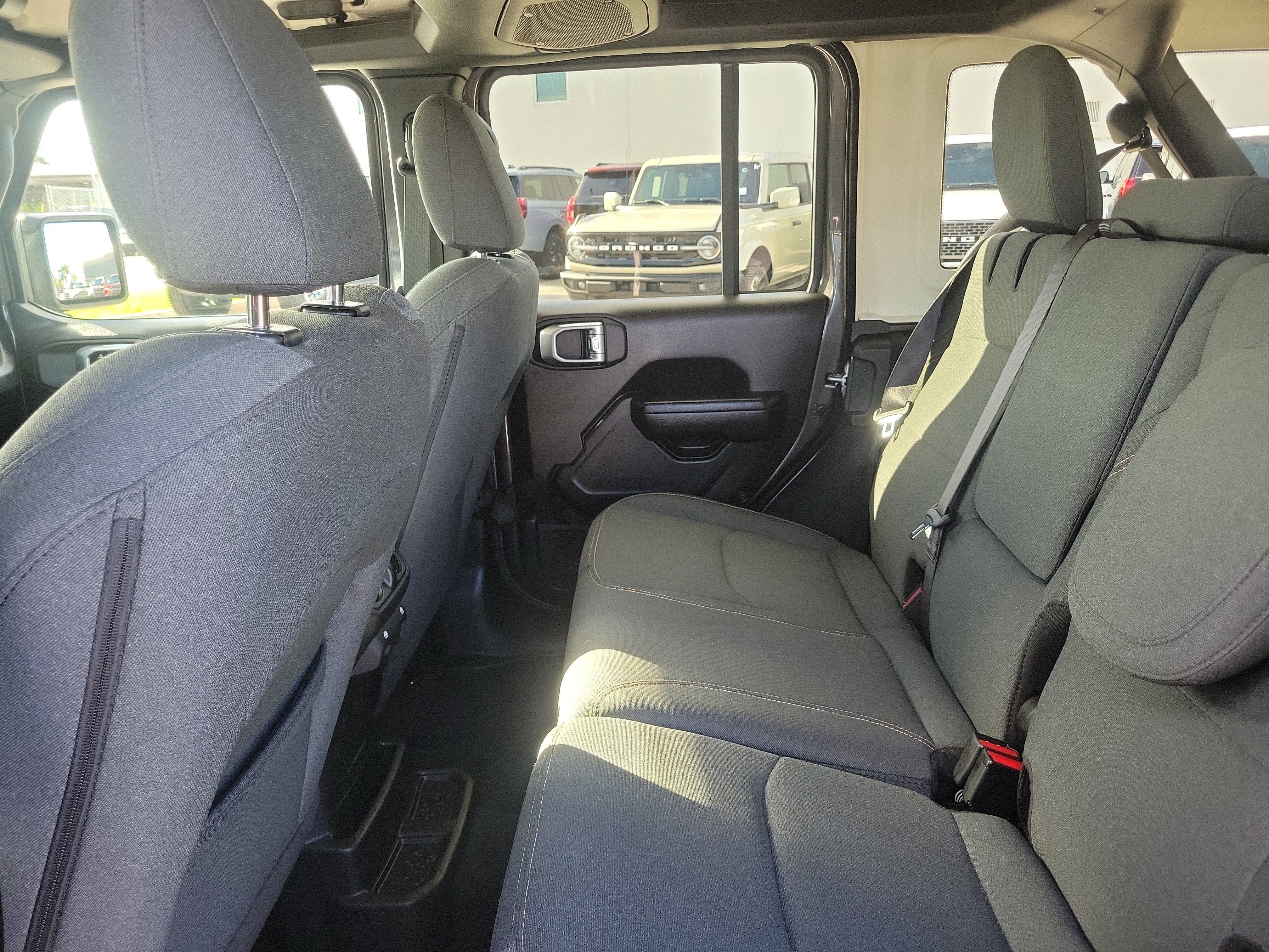 Used 2024 Jeep Wrangler Unlimited AWD/4WD image 14