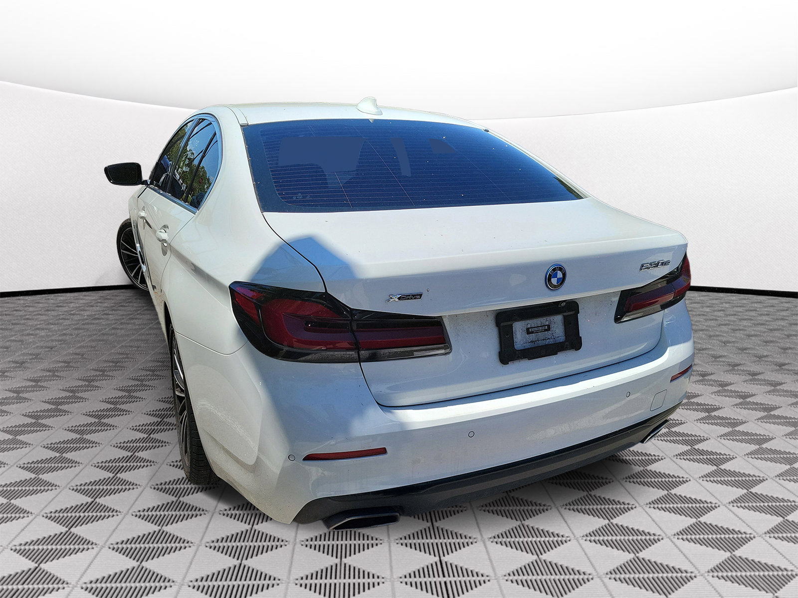 Certified 2023 BMW 530e xDrive w/ Premium Package AWD/4WD image 4