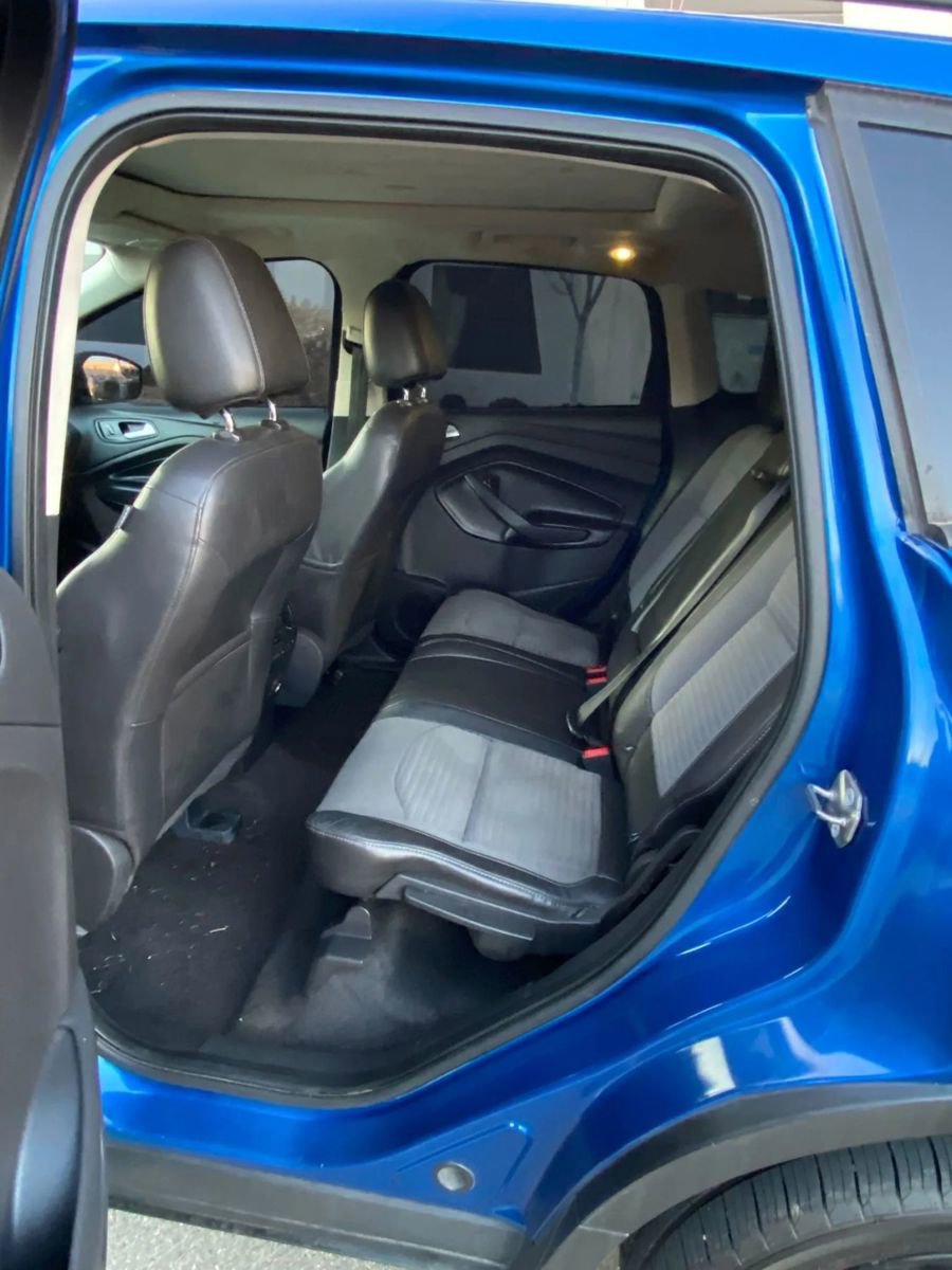 Used 2017 Ford Escape SE w/ SE Sport Appearance Package image 12