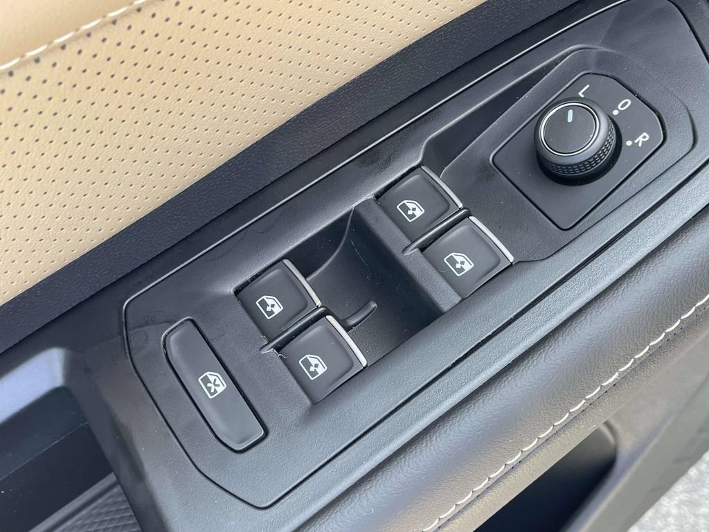 New 2026 Volkswagen Atlas Cross Sport SE FWD image 17