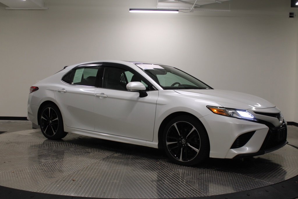 Used 2018 Toyota Camry XSE image 15