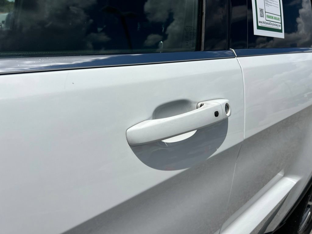 Used 2019 Jeep Grand Cherokee Laredo RWD image 20
