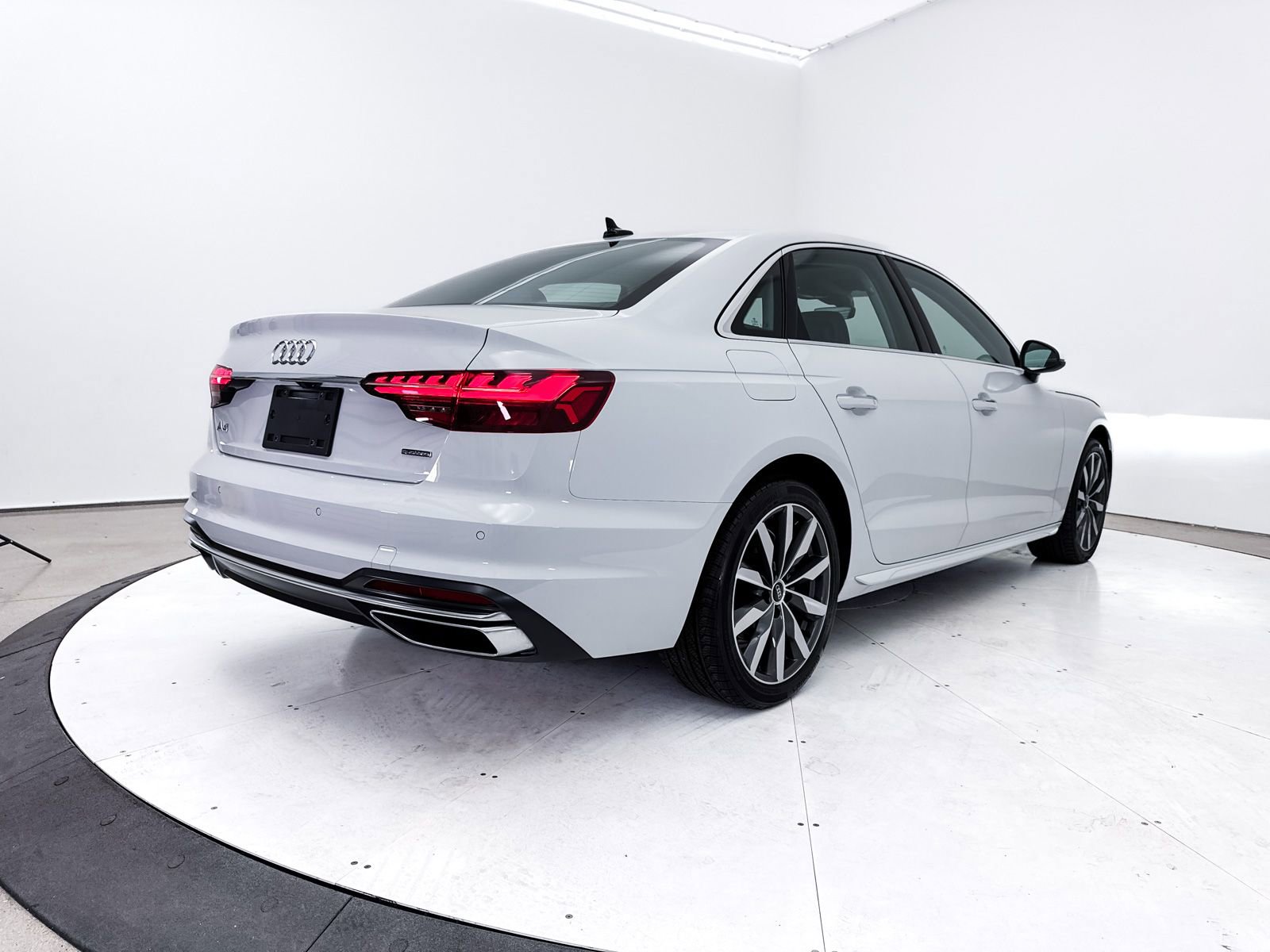 Used 2023 Audi A4 2.0T Premium w/ Convenience Package image 18