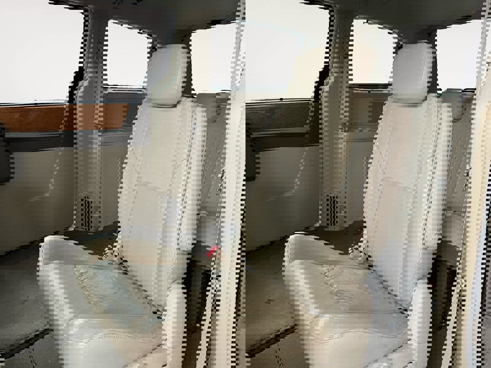 Used 2009 Chrysler Town & Country Limited w/ Entertainment Group #3 image 14