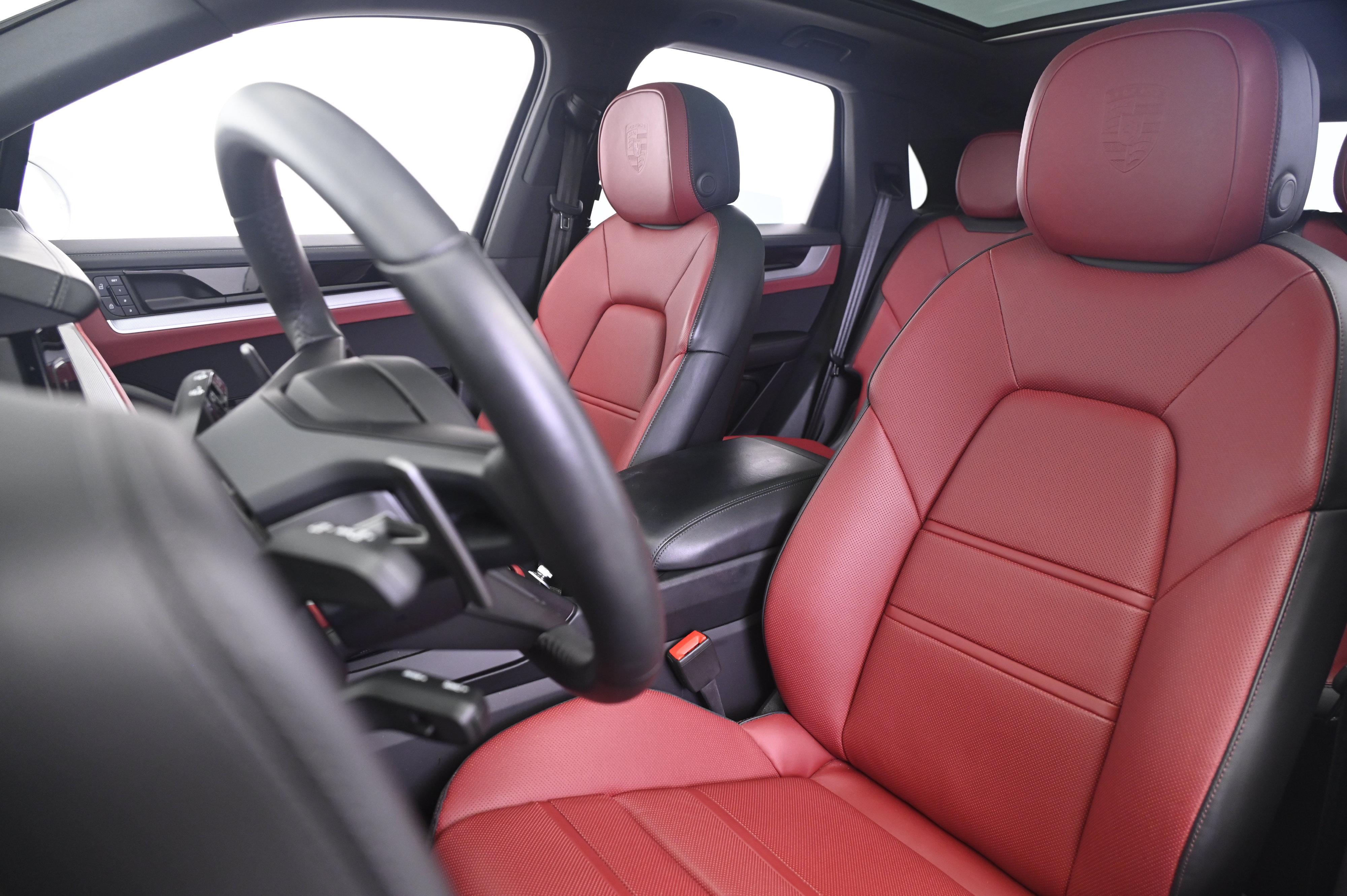Certified 2025 Porsche Cayenne S AWD/4WD image 5