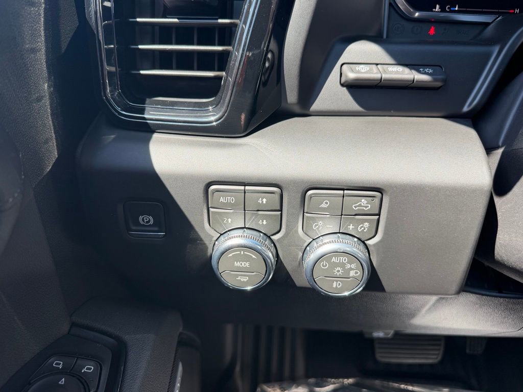 New 2026 GMC Sierra 1500 AT4 w/ AT4 Premium Package AWD/4WD image 11