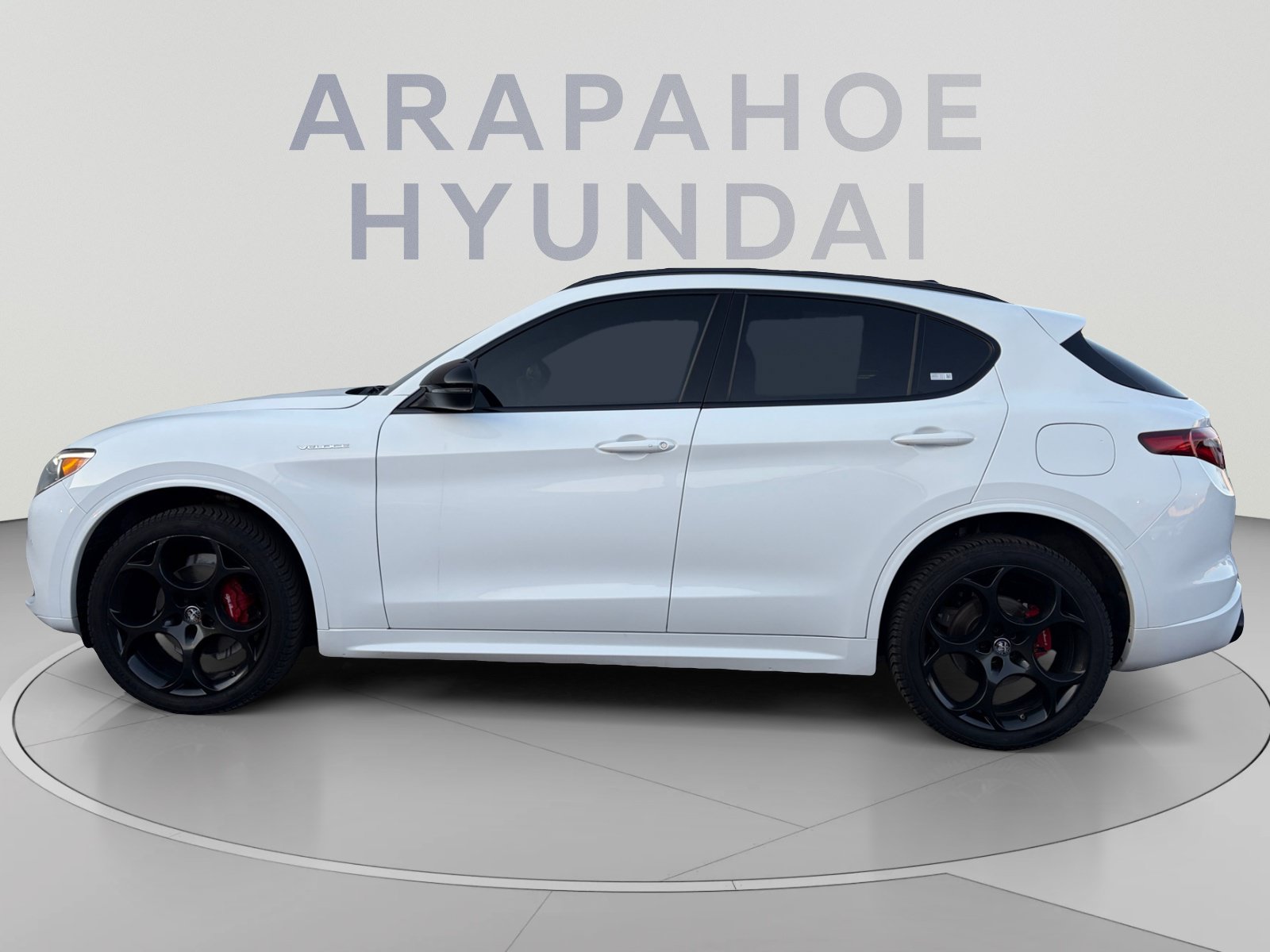 Used 2022 Alfa Romeo Stelvio Veloce AWD/4WD image 2