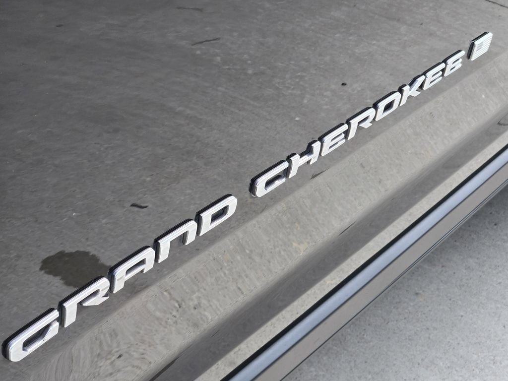 Used 2023 Jeep Grand Cherokee Limited RWD image 15