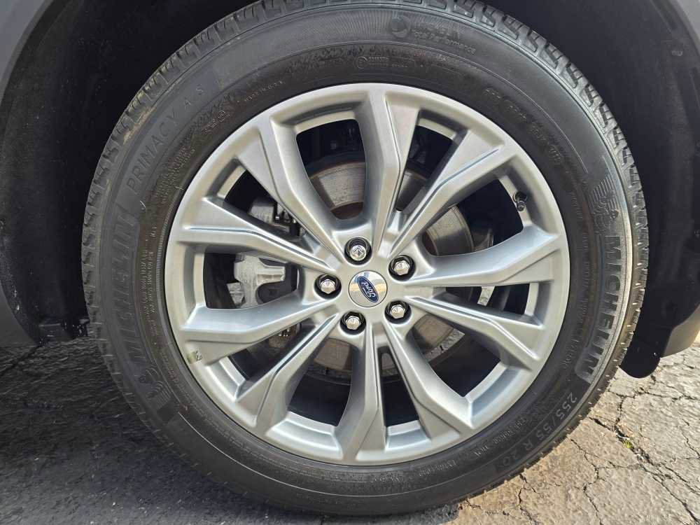 Used 2022 Ford Explorer XLT w/ Equipment Group 202A image 13