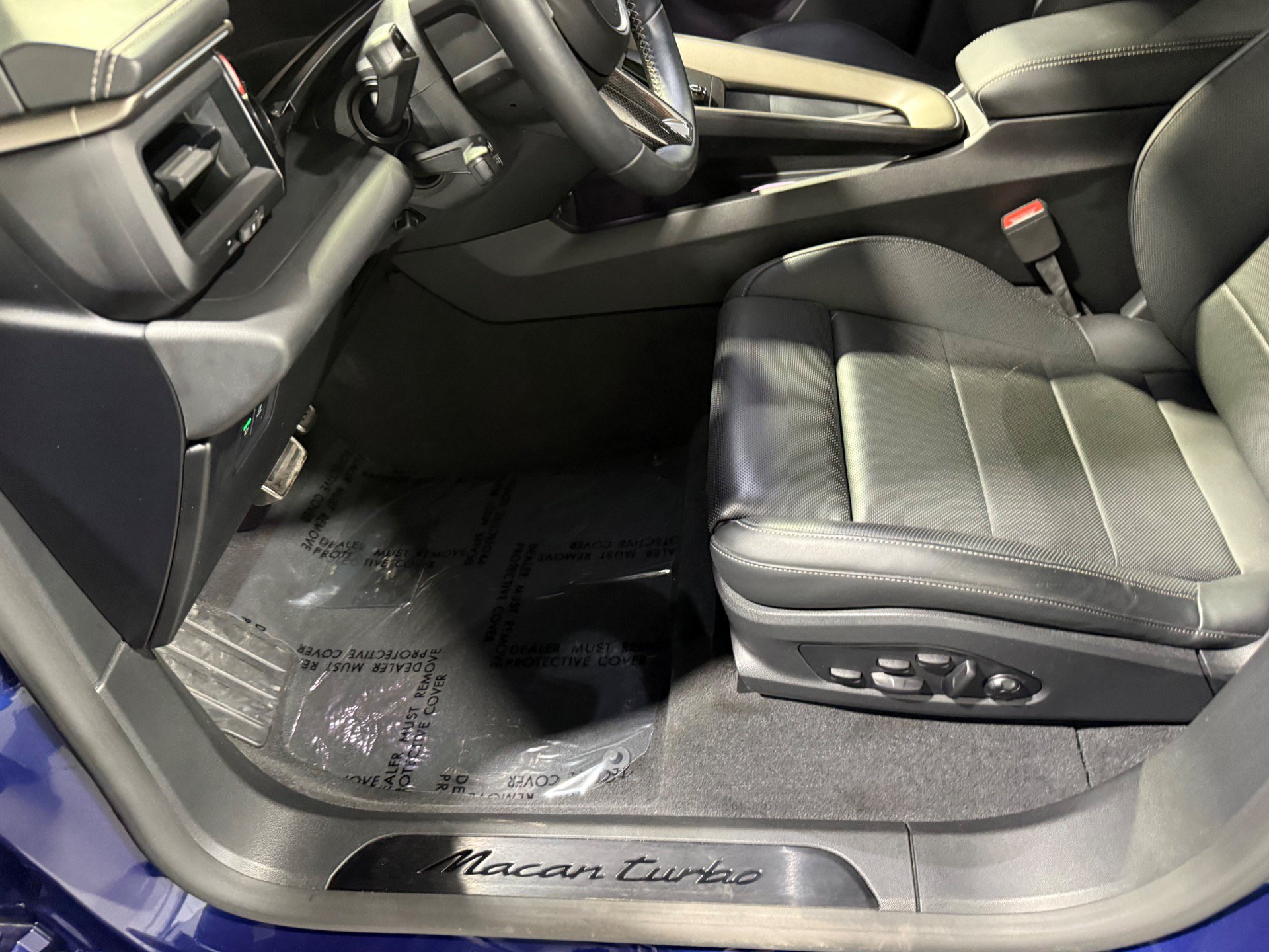 Used 2024 Porsche Macan Turbo Electric AWD/4WD image 39