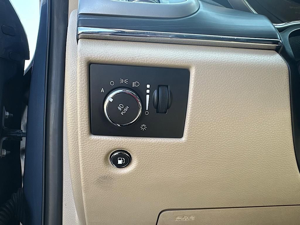 Used 2021 Jeep Grand Cherokee Limited w/ Luxury Group II image 27