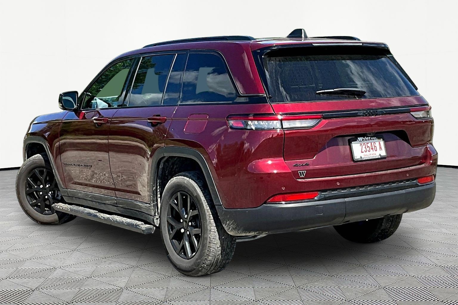Used 2025 Jeep Grand Cherokee Altitude AWD/4WD image 4