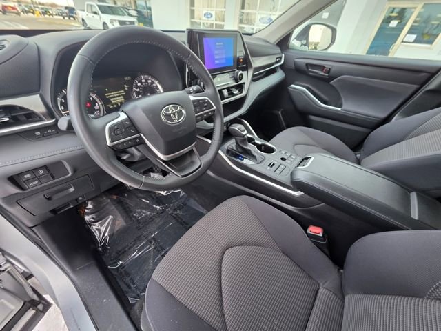 Used 2024 Toyota Highlander LE image 14