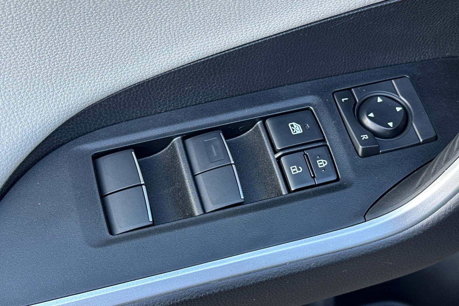 Used 2021 Toyota RAV4 Limited image 18