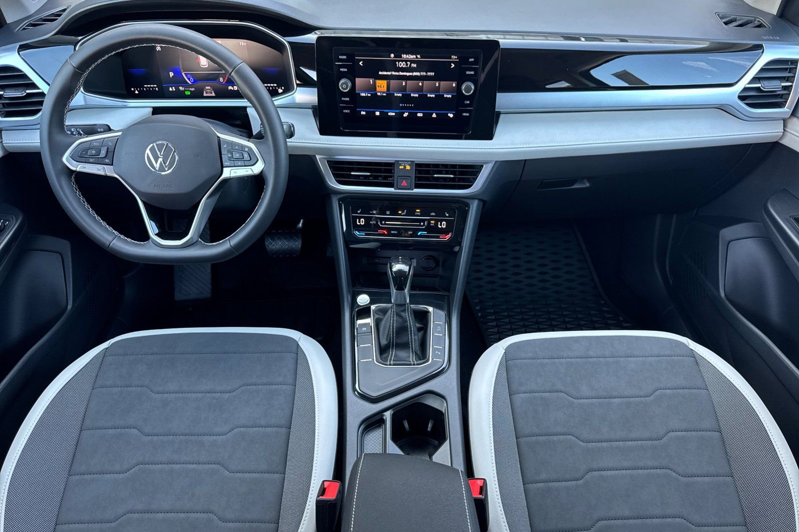 New 2025 Volkswagen Taos SE image 11
