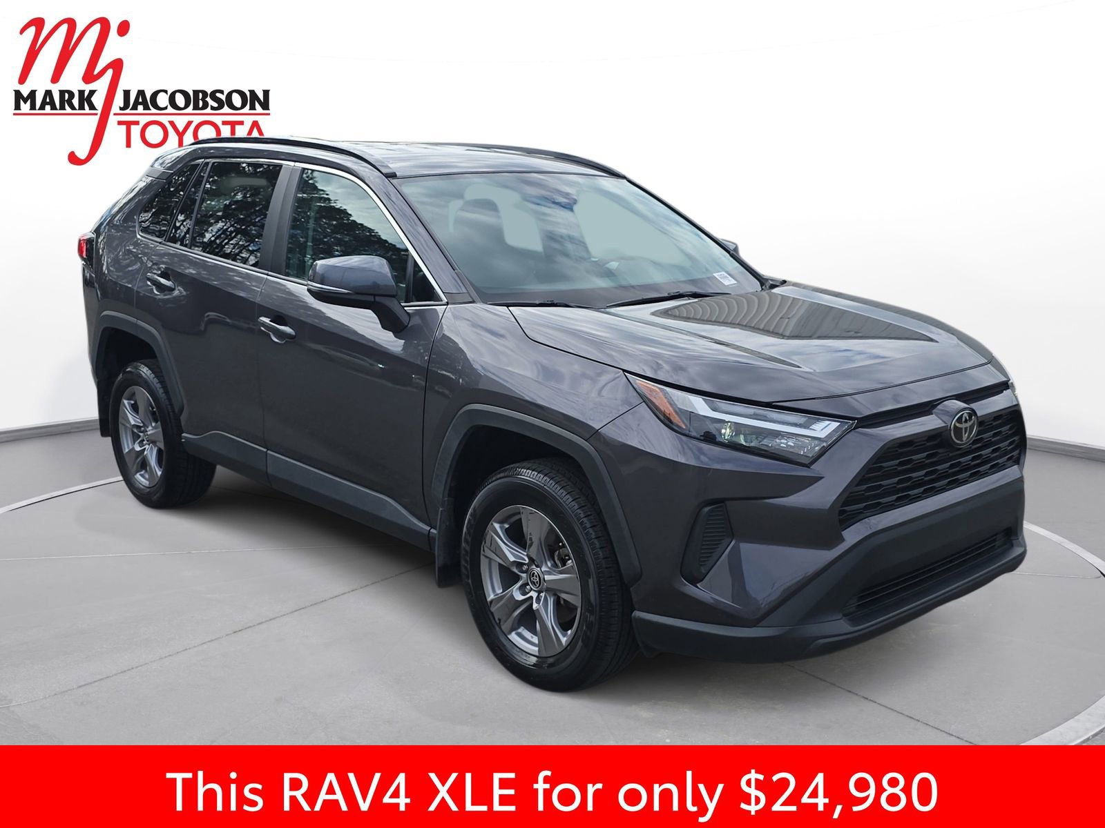 Used 2022 Toyota RAV4 XLE image 5