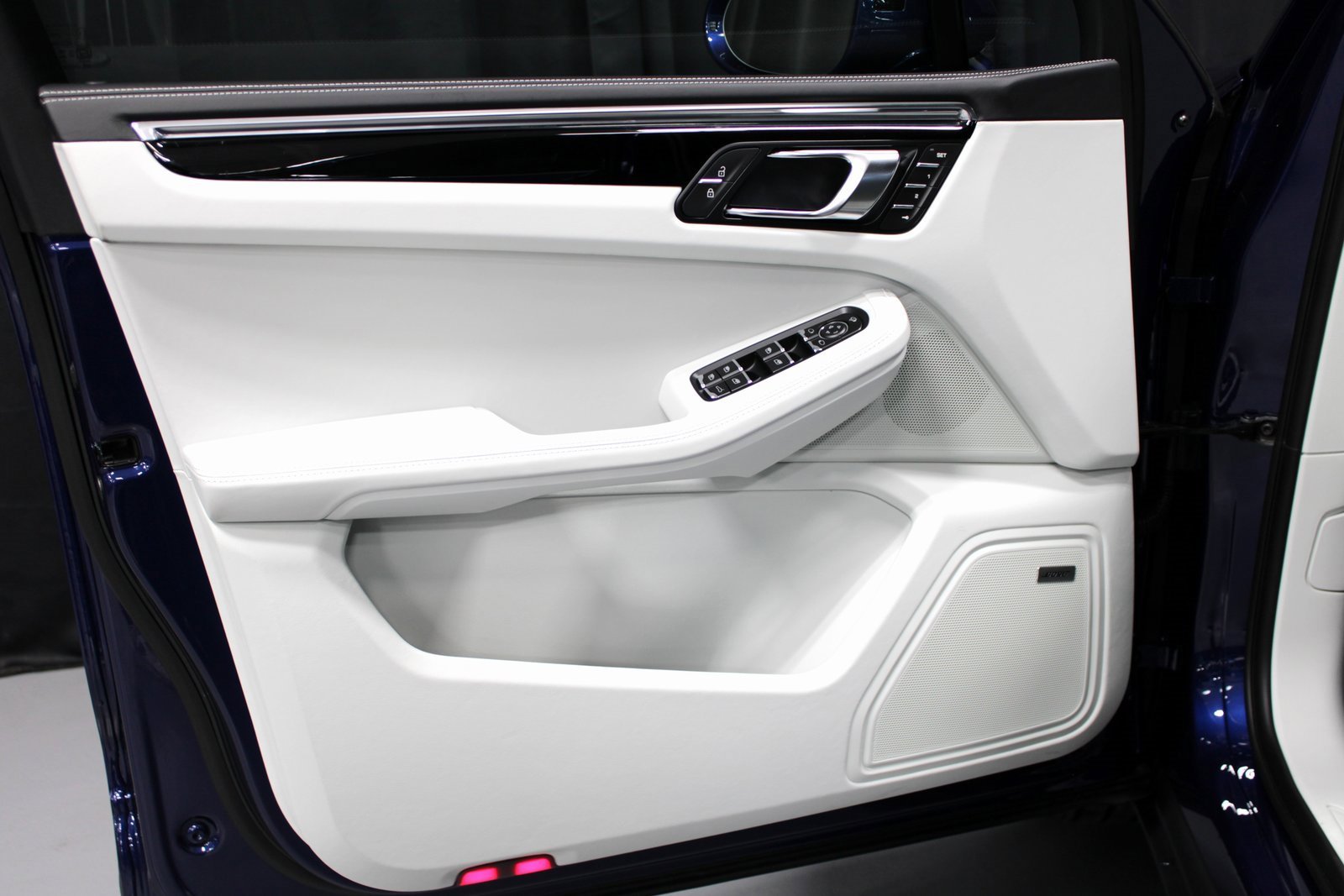 New 2026 Porsche Macan image 24