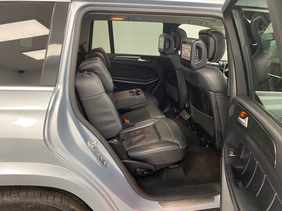 Used 2015 Mercedes-Benz GL 550 4MATIC image 39