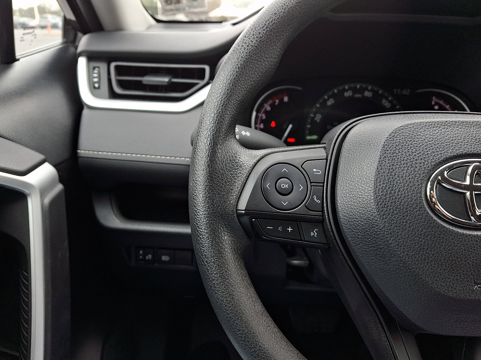 Used 2023 Toyota RAV4 LE image 20