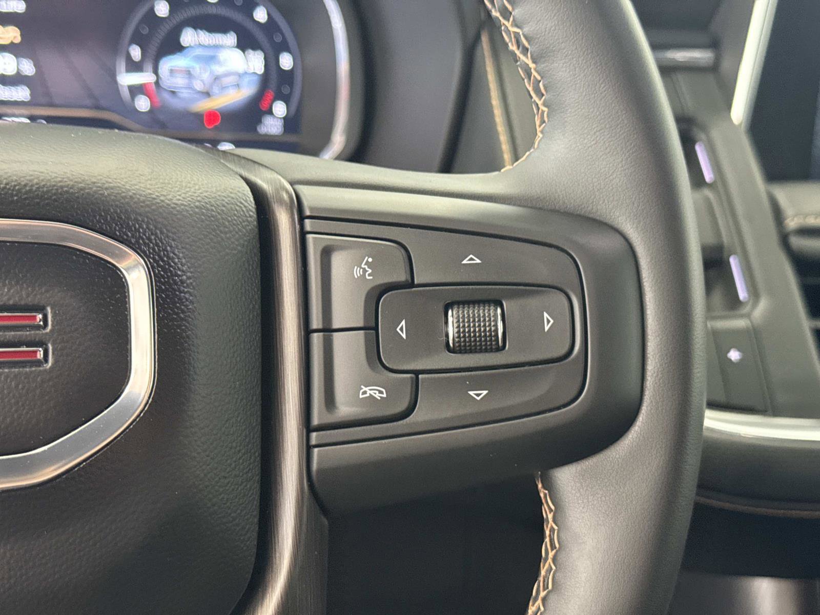 Used 2023 GMC Yukon XL AT4 w/ AT4 Premium Package AWD/4WD image 31