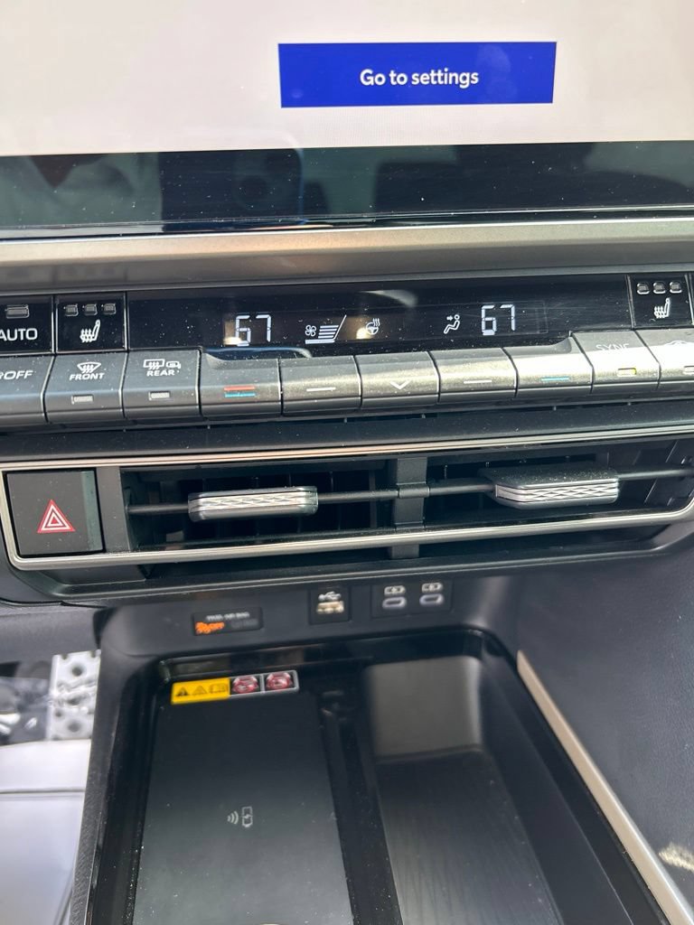 Used 2025 Toyota Camry XSE AWD/4WD image 18