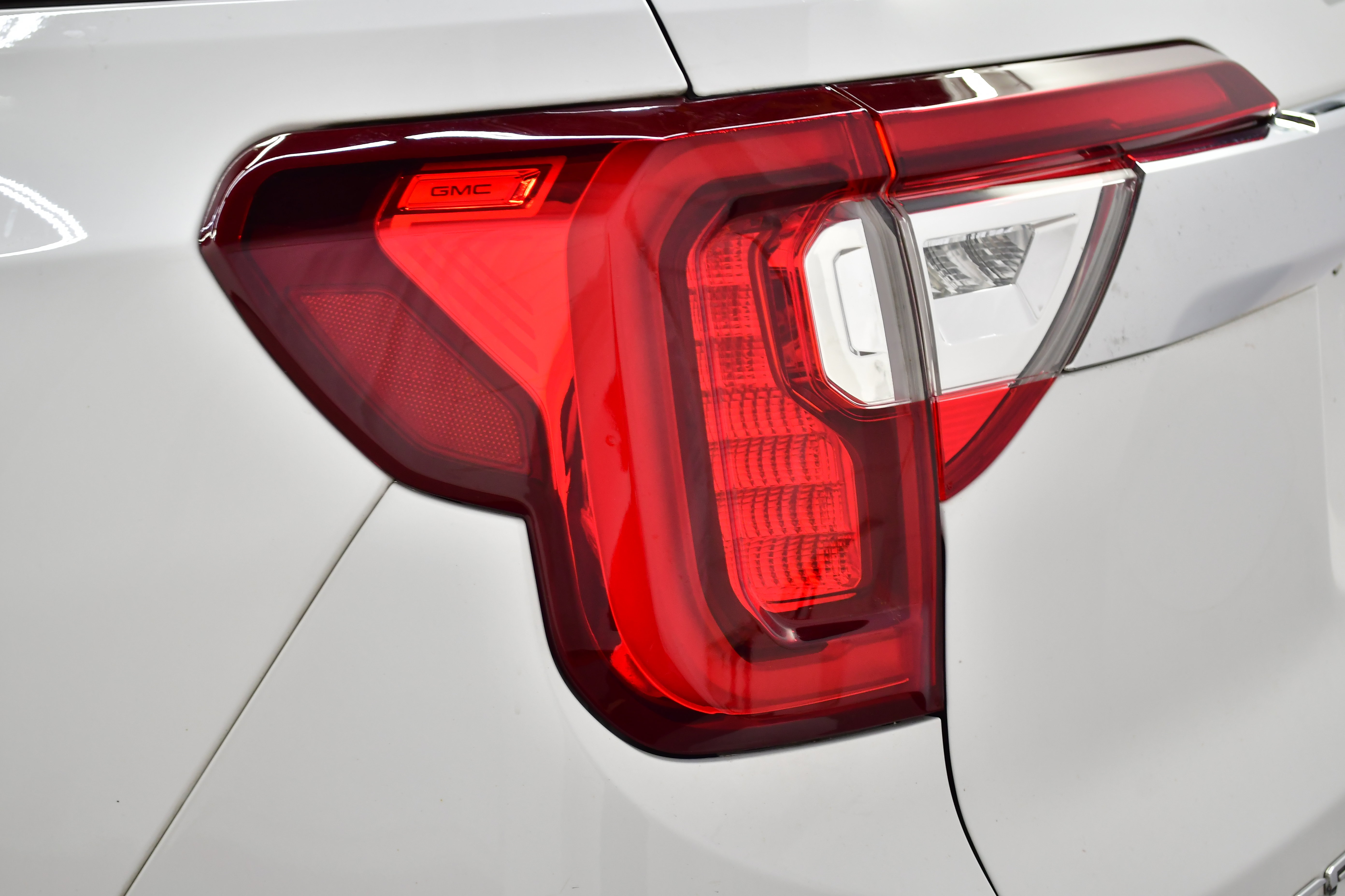 Used 2023 GMC Acadia SLE AWD/4WD image 34