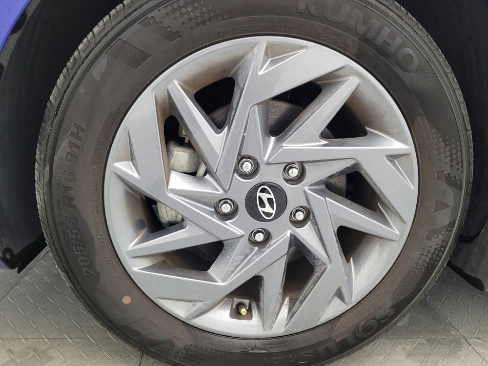 Used 2024 Hyundai Elantra SEL image 31