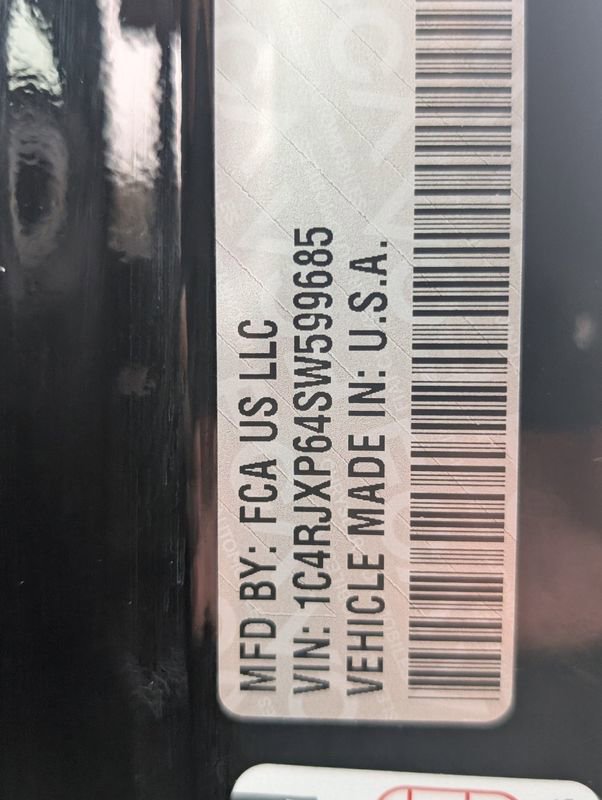 Used 2025 Jeep Wrangler Unlimited Sahara w/ Safety Group image 28