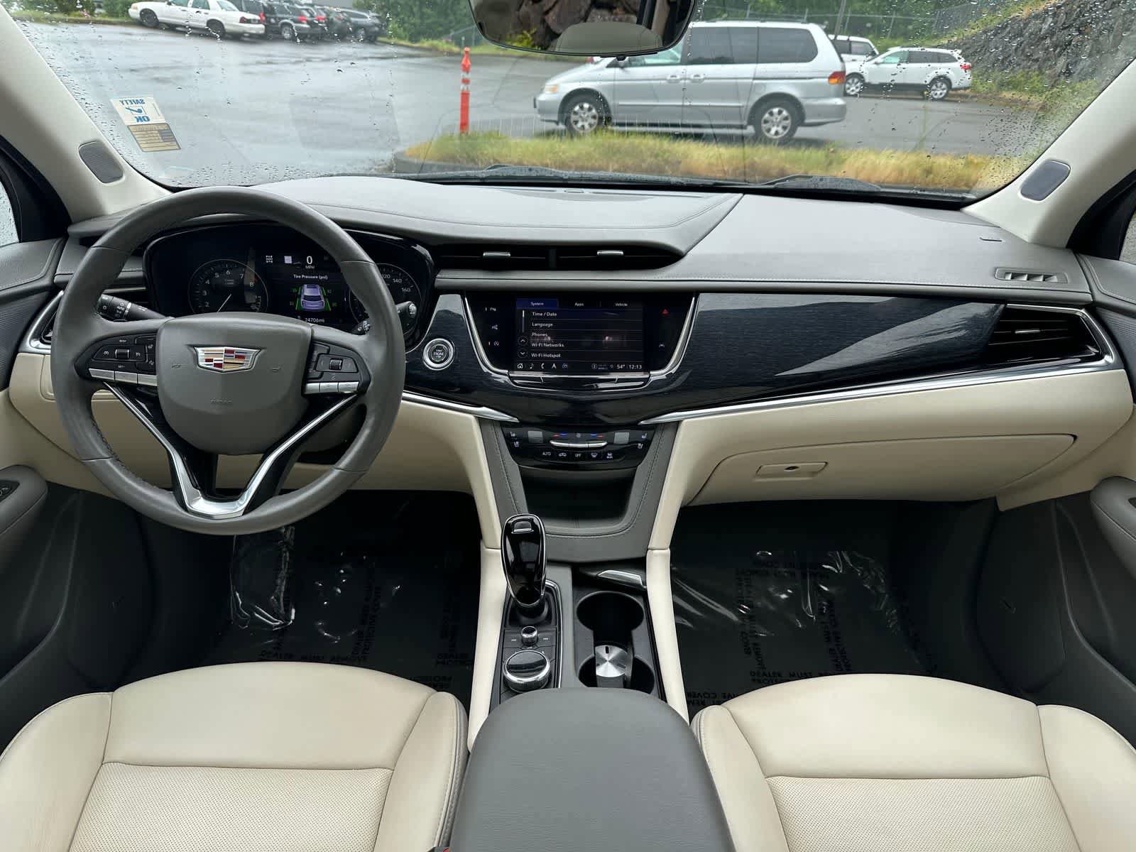 Used 2023 Cadillac XT6 Premium Luxury w/ Technology Package AWD/4WD image 9