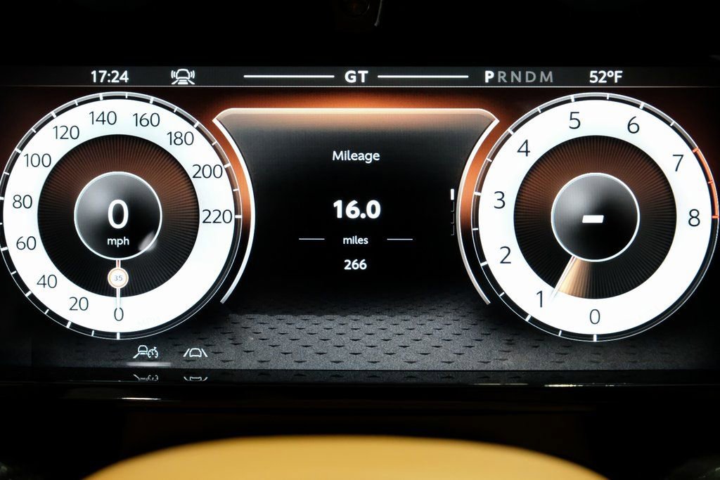 Used 2025 Aston Martin Vanquish image 11