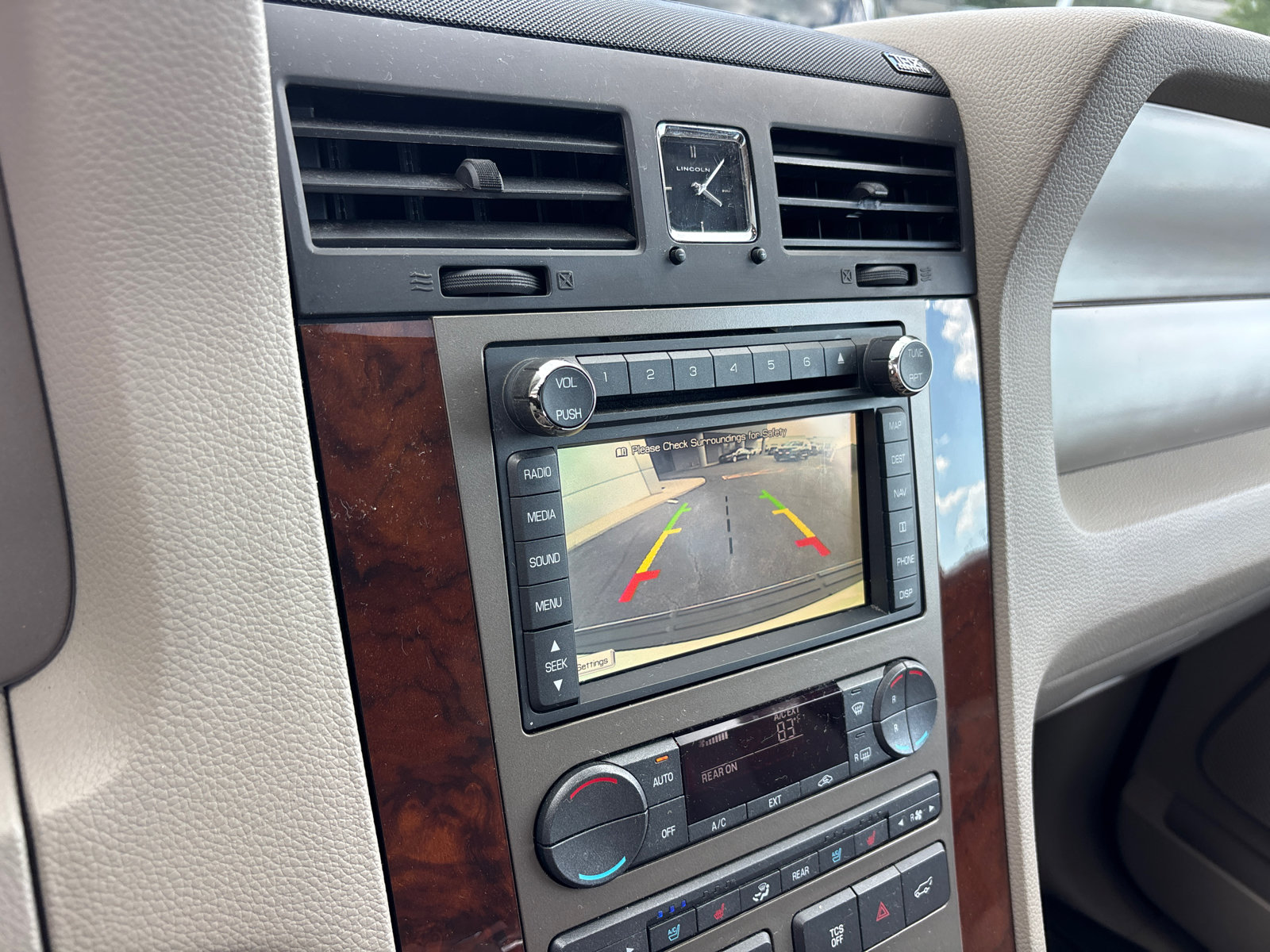 Used 2014 Lincoln Navigator L 4WD image 20