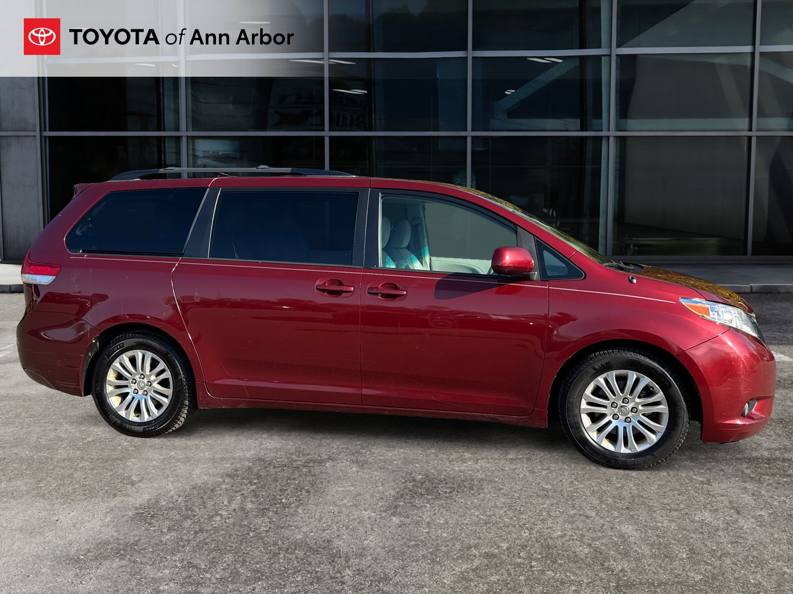 Used 2012 Toyota Sienna XLE FWD image 13